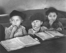 seconddaychederinmukachevo1938-romanvishniac.jpg